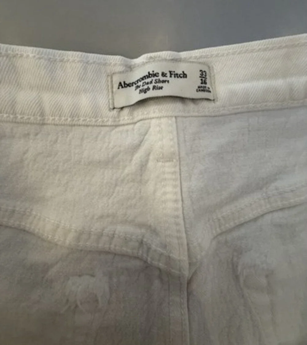 Abercrombie & Fitch Women's The Dad Short High Rise White Jean Shorts Size 33 - Picture 5 of 9